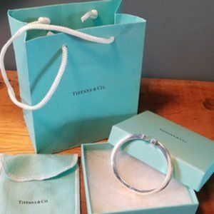 TIFFANY & CO
T BRACELET SQUARE
